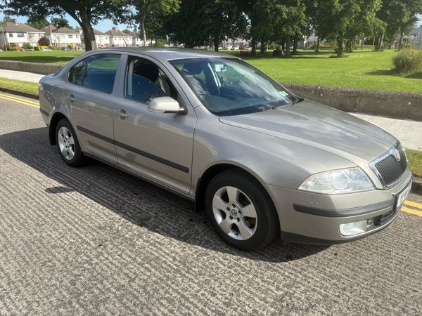 Skoda Octavia Hatchback, Petrol, 2009, Beige