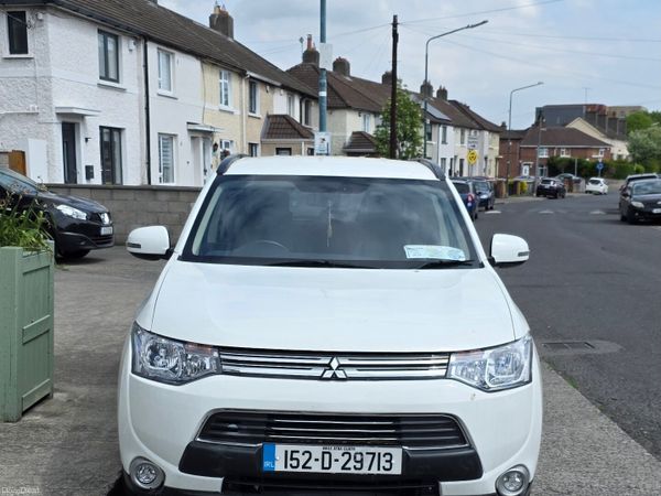 Mitsubishi Outlander SUV, Petrol Plug-in Hybrid, 2015, White