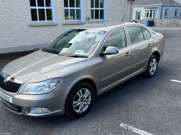 Skoda Octavia Saloon, Diesel, 2011, Beige