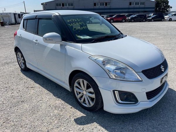 Suzuki Swift Hatchback, Petrol, 2015, White