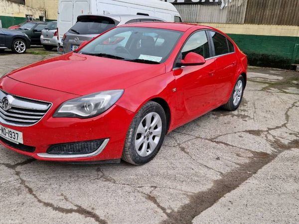 Vauxhall Insignia Hatchback, Diesel, 2014, Red