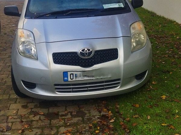 Toyota Yaris Hatchback, Petrol, 2007, Silver
