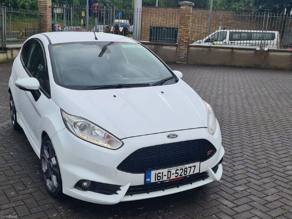 Ford Fiesta Hatchback, Petrol, 2016, White