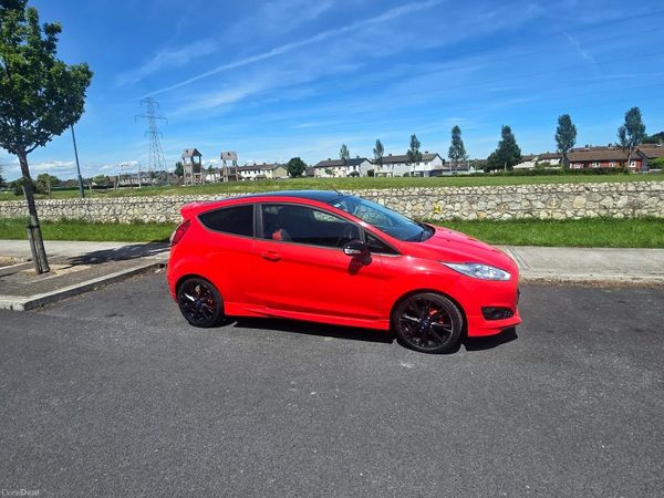 Ford Fiesta Hatchback, Petrol, 2016, Red