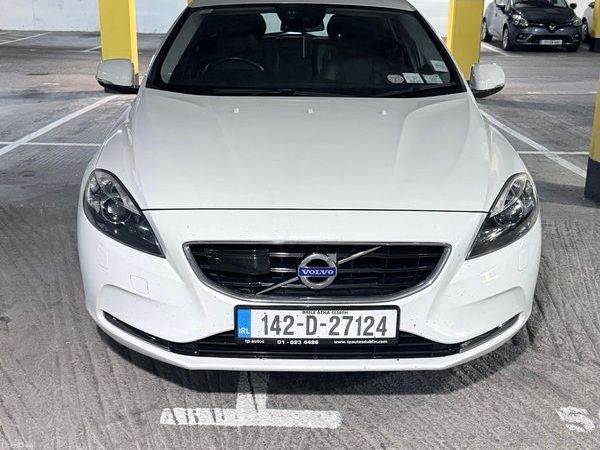 Volvo V40 Hatchback, Diesel, 2014, White