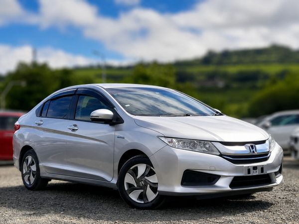 Honda Grace Saloon, Petrol Hybrid, 2015, Silver
