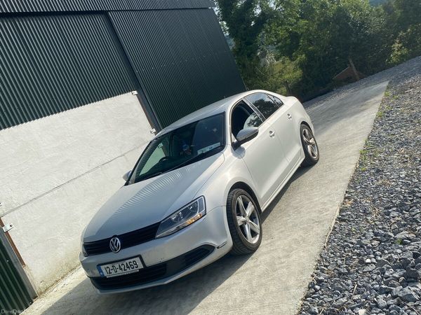 Volkswagen Jetta Saloon, Diesel, 2012, Silver