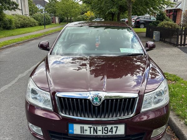 Skoda Octavia Saloon, Diesel, 2011, Red