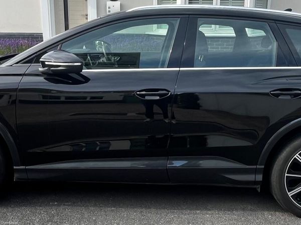 Audi e-tron Estate/Jeep, Electric, 2024, Black