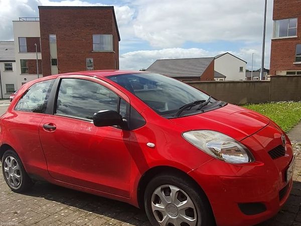 Toyota Yaris Hatchback, Petrol, 2009, Red