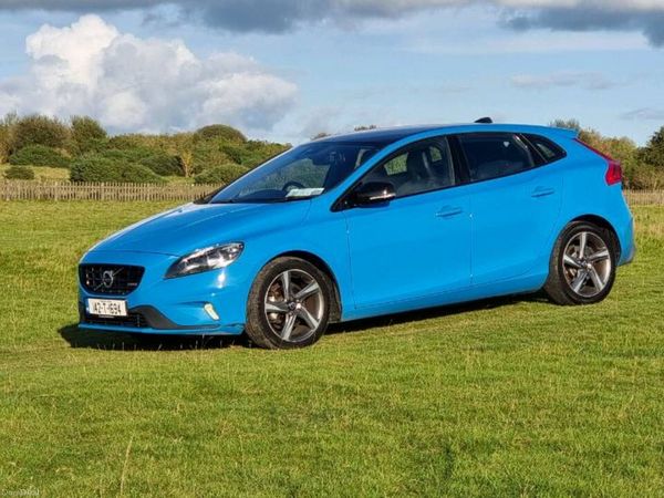 Volvo V40 Hatchback, Diesel, 2014, Blue