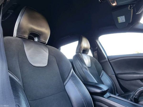 Volvo V40 Hatchback, Diesel, 2014, Blue