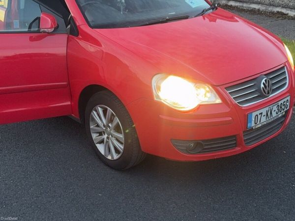 Volkswagen Polo Hatchback, Petrol, 2007, Red