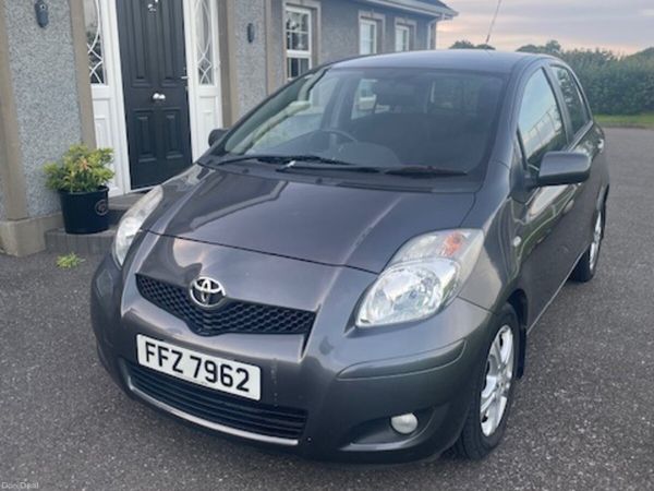 Toyota Yaris Hatchback, Petrol, 2010, Grey