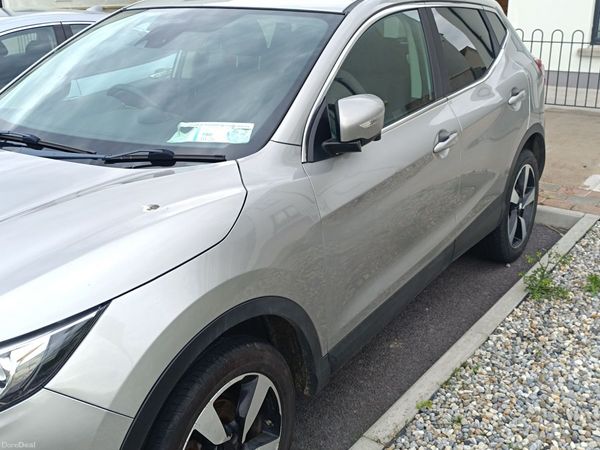Nissan Qashqai Hatchback, Diesel, 2015, Silver
