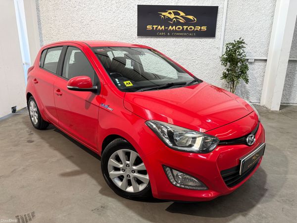 Hyundai i20 Hatchback, Petrol, 2014, Red