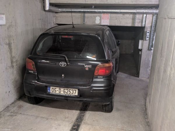 Toyota Yaris Hatchback, Petrol, 2005, Black