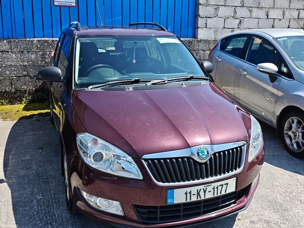 Skoda Fabia Hatchback, Petrol, 2011, Red