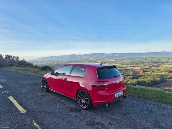 Volkswagen Golf Hatchback, Petrol, 2015, Red