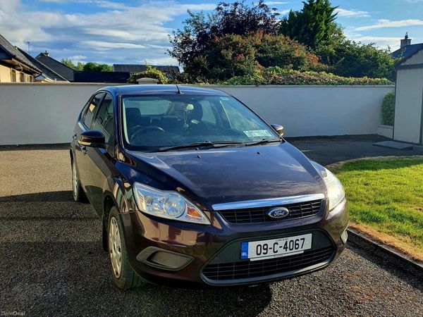 Ford Focus Hatchback, Petrol, 2009, Red