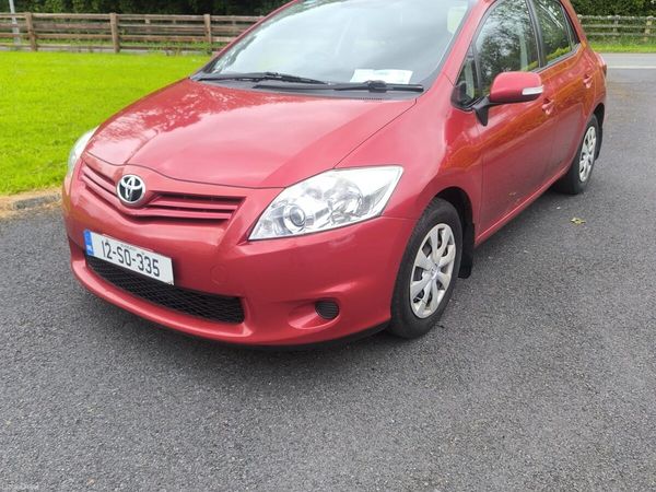 Toyota Auris Hatchback, Diesel, 2012, Red