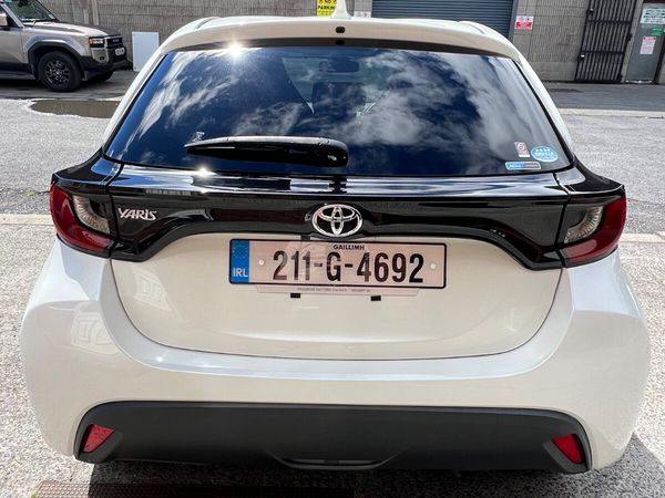 Toyota Yaris Hatchback, Petrol, 2021, White