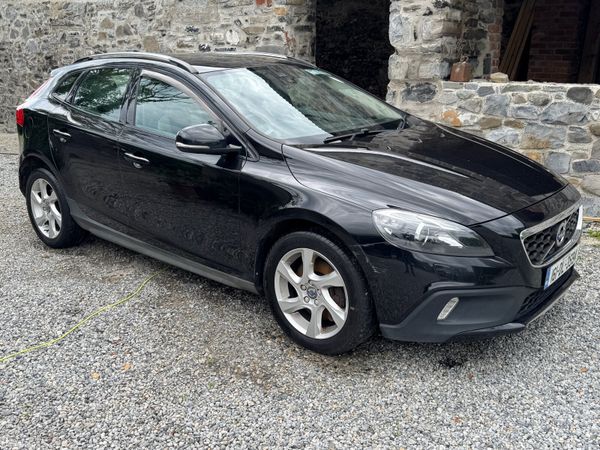 Volvo V40 Hatchback, Diesel, 2016, Black