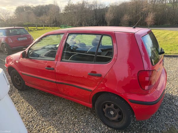 Volkswagen Polo Hatchback, Petrol, 2001, Red