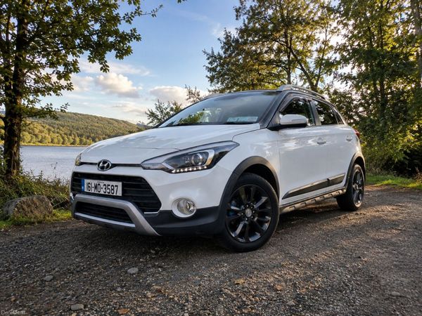 Hyundai i20 Hatchback, Petrol, 2016, White