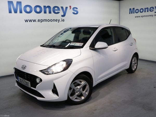 Hyundai i10 Hatchback, Petrol, 2021, White