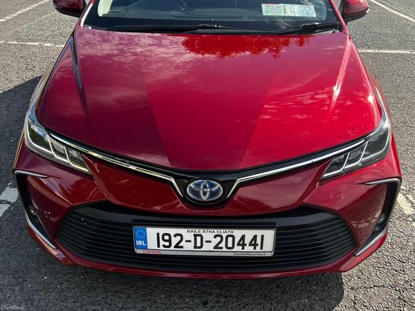 Toyota Corolla Saloon, Petrol Hybrid, 2019, Red
