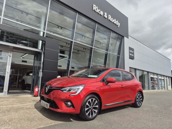 Renault Clio Hatchback, Petrol, 2021, Red