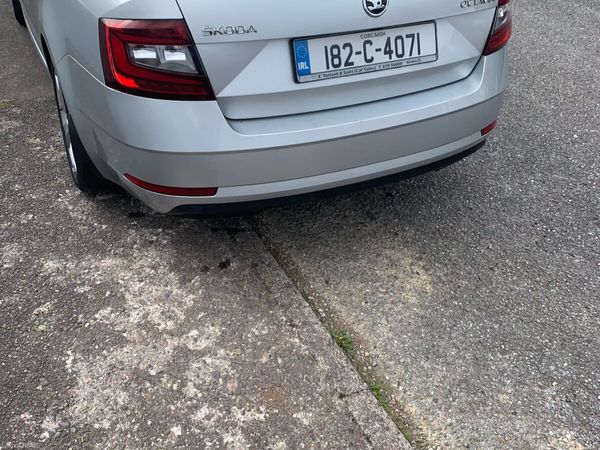 Skoda Octavia Saloon, Diesel, 2018, Grey