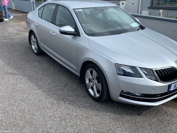 Skoda Octavia Saloon, Diesel, 2018, Grey