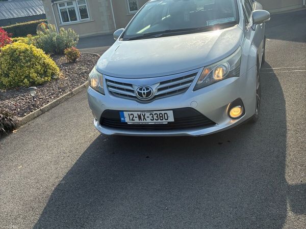 Toyota Avensis Saloon, Diesel, 2012, Silver