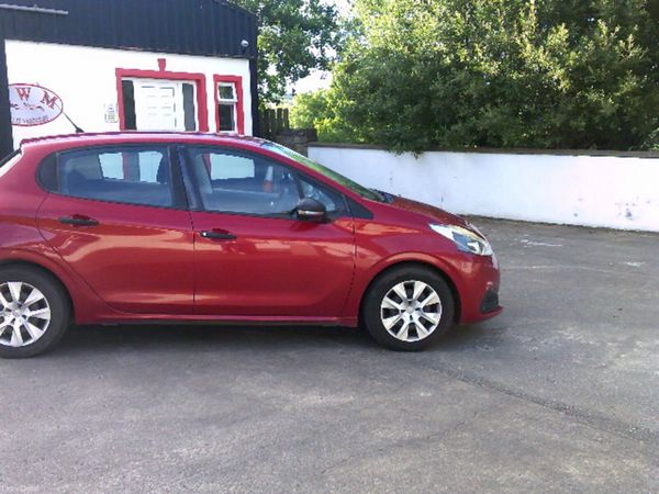 Peugeot 208 Hatchback, Diesel, 2016, Red