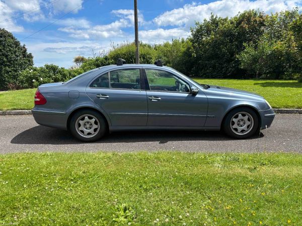 Mercedes-Benz E-Class Saloon, Petrol, 2005, Blue