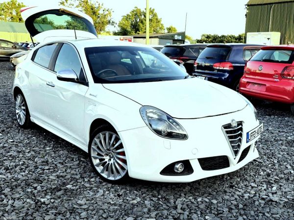 Alfa Romeo Giulietta Hatchback, Petrol, 2015, White