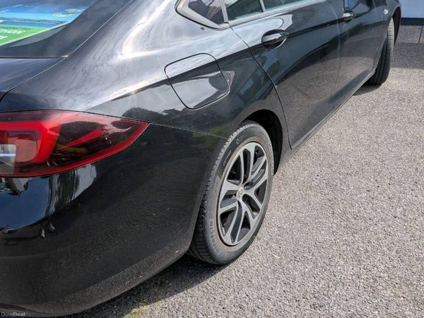 Opel Insignia Hatchback, Diesel, 2018, Black
