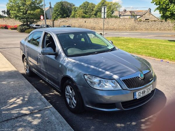 Skoda Octavia Hatchback, Diesel, 2012, Grey