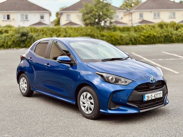 Toyota Yaris Hatchback, Petrol Hybrid, 2021, Blue