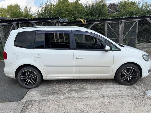 Volkswagen Touran MPV, Petrol, 2013, White