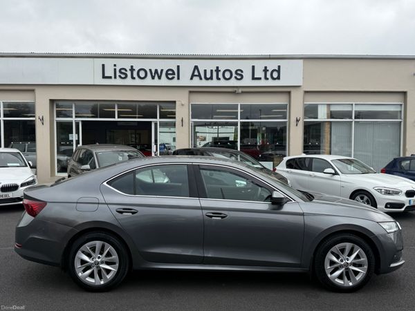 Skoda Octavia Saloon, Petrol, 2022, Grey