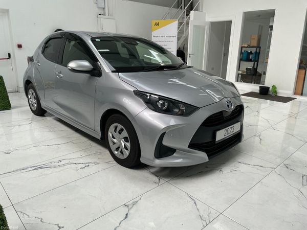 Toyota Yaris Hatchback, Petrol Hybrid, 2023, Silver