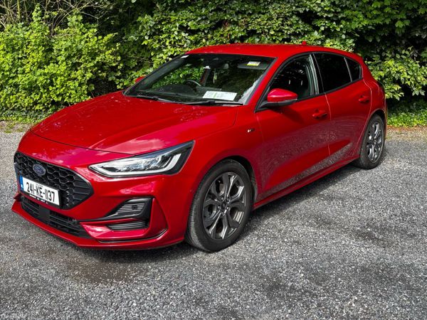 Ford Focus Hatchback, Diesel, 2024, Red