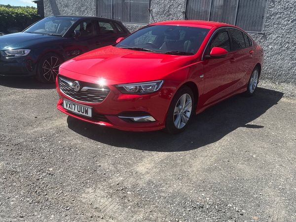 Vauxhall Insignia Hatchback, Diesel, 2017, Red