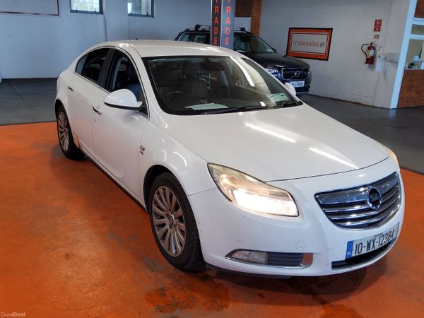 Vauxhall Insignia Hatchback, Diesel, 2010, White
