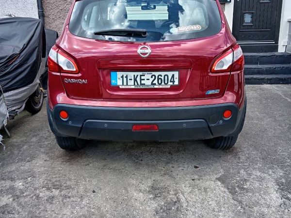 Nissan Qashqai Hatchback, Diesel, 2011, Red