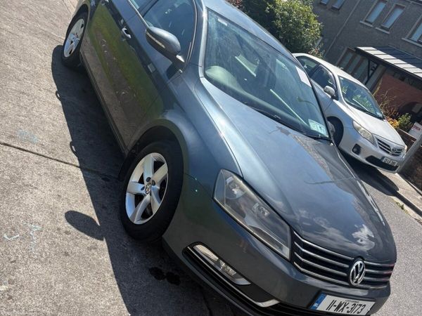 Volkswagen Passat Saloon, Diesel, 2011, Grey