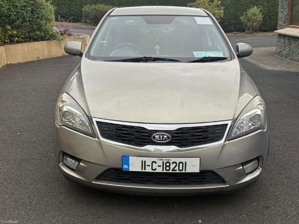 Kia Ceed Hatchback, Diesel, 2011, Silver